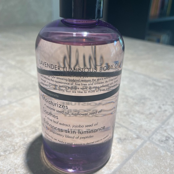 Whish lavender luminous body oil. - Picture 2 of 3